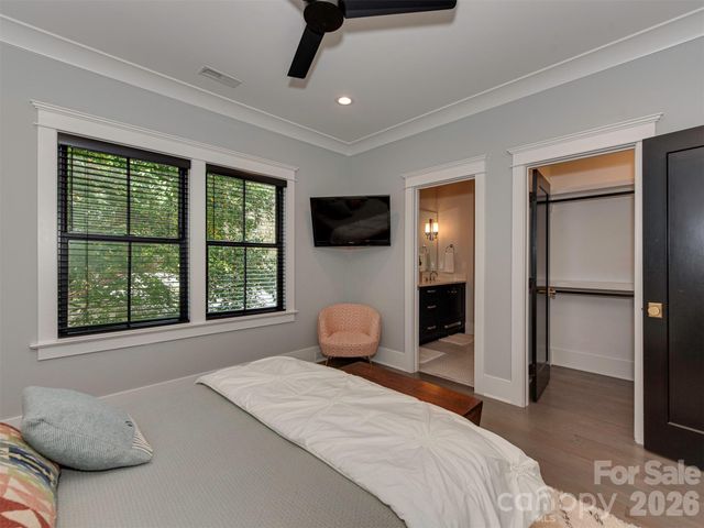 4009 Ridgecrest Avenue, Charlotte, NC 28211