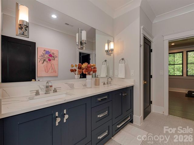 4009 Ridgecrest Avenue, Charlotte, NC 28211