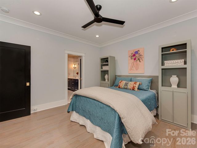 4009 Ridgecrest Avenue, Charlotte, NC 28211