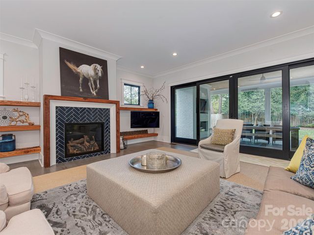 4009 Ridgecrest Avenue, Charlotte, NC 28211