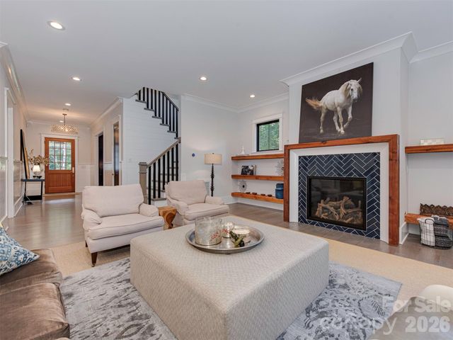 4009 Ridgecrest Avenue, Charlotte, NC 28211