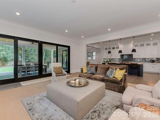 4009 Ridgecrest Avenue, Charlotte, NC 28211