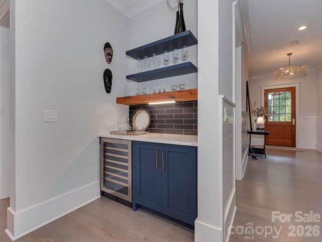 4009 Ridgecrest Avenue, Charlotte, NC 28211