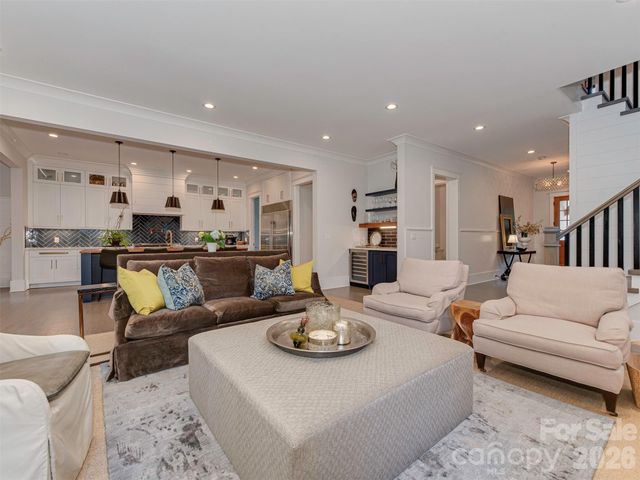 4009 Ridgecrest Avenue, Charlotte, NC 28211