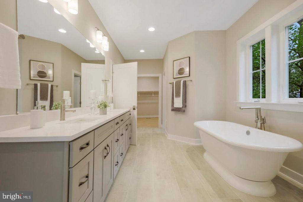 7315 WOODLEY PL, Falls Church, VA 22046
