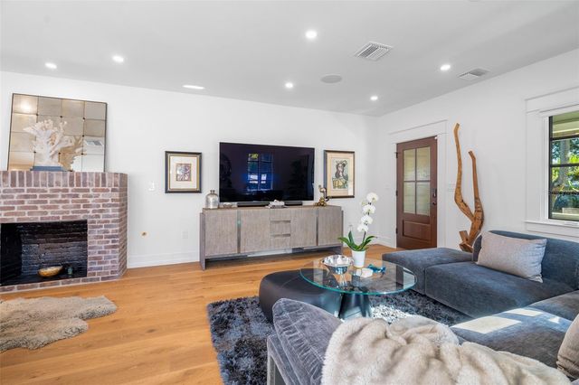 5302 N CENTRAL AVENUE, Tampa, FL 33603