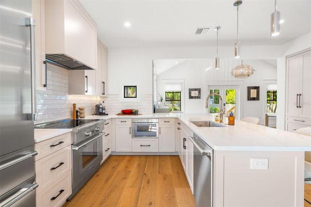 5302 N CENTRAL AVENUE, Tampa, FL 33603