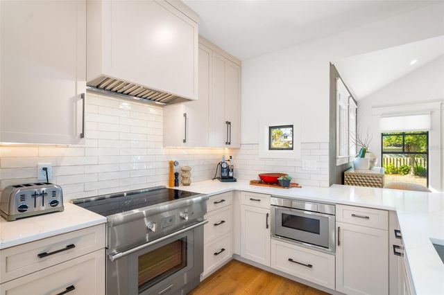 5302 N CENTRAL AVENUE, Tampa, FL 33603