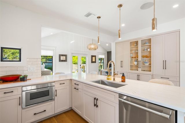 5302 N CENTRAL AVENUE, Tampa, FL 33603