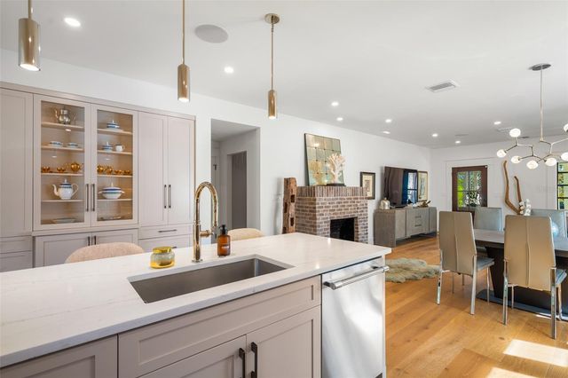 5302 N CENTRAL AVENUE, Tampa, FL 33603