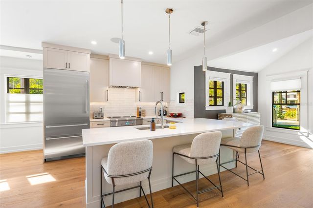 5302 N CENTRAL AVENUE, Tampa, FL 33603