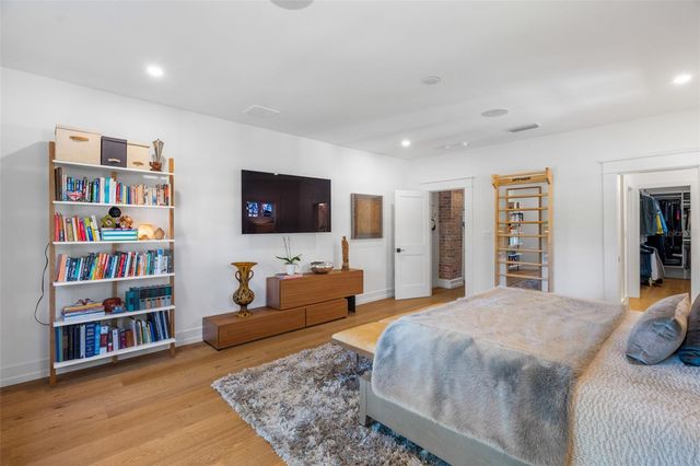 5302 N CENTRAL AVENUE, Tampa, FL 33603