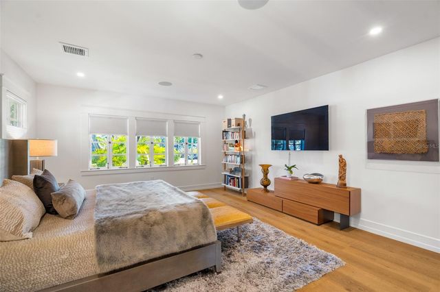 5302 N CENTRAL AVENUE, Tampa, FL 33603