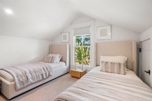 5302 N CENTRAL AVENUE, Tampa, FL 33603