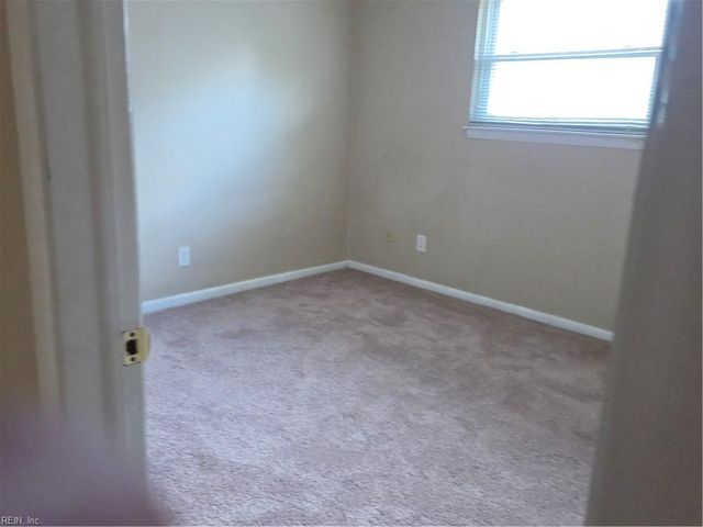 604 Sandy Springs LN, Virginia Beach, VA 23452