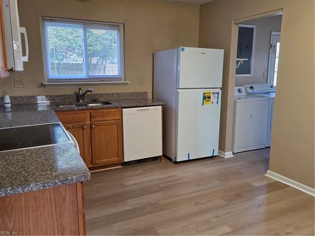 604 Sandy Springs LN, Virginia Beach, VA 23452