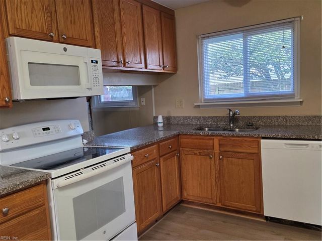 604 Sandy Springs LN, Virginia Beach, VA 23452