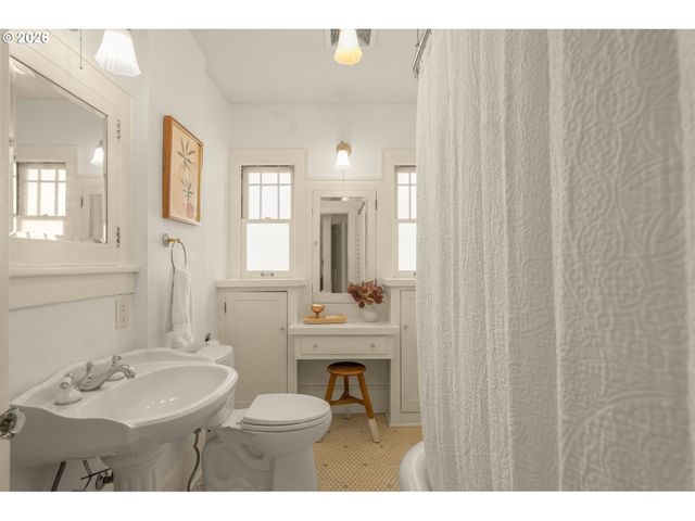 2614 Ne 27TH Ave, Portland, OR 97212