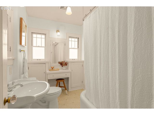 2614 Ne 27TH Ave, Portland, OR 97212