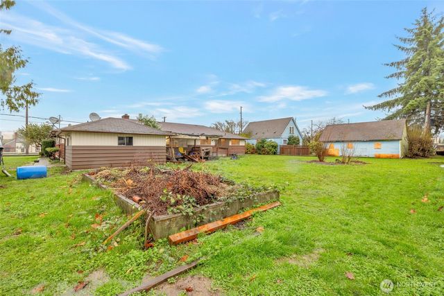 6216 20th Street E, Fife, WA 98424