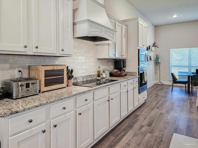 5636 Blake Ln, Pace, FL 32571