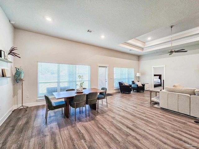 5636 Blake Ln, Pace, FL 32571