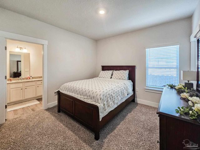 5636 Blake Ln, Pace, FL 32571