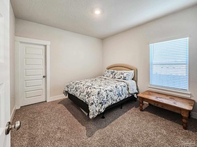 5636 Blake Ln, Pace, FL 32571