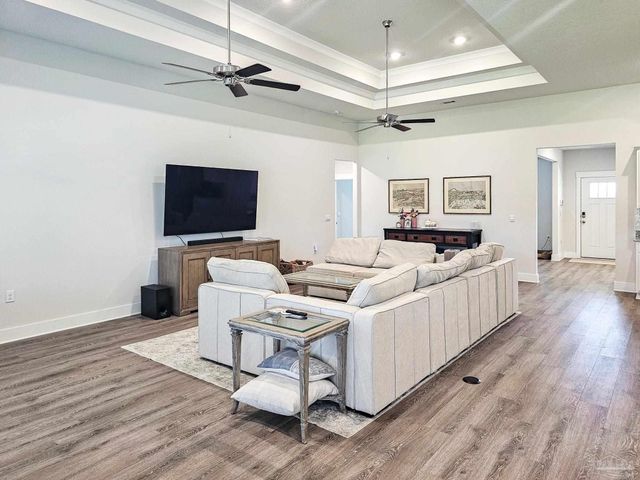 5636 Blake Ln, Pace, FL 32571