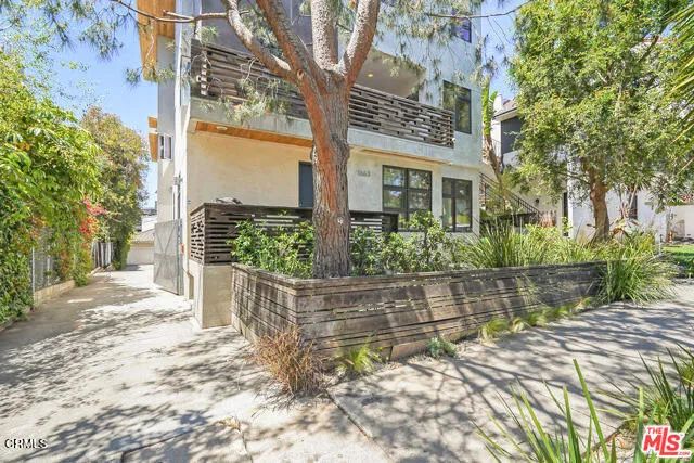 1663 Selby Avenue 3, Los Angeles, CA 90024