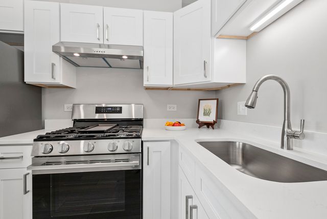 6670 S Brainard Avenue 411, Countryside, IL 60525