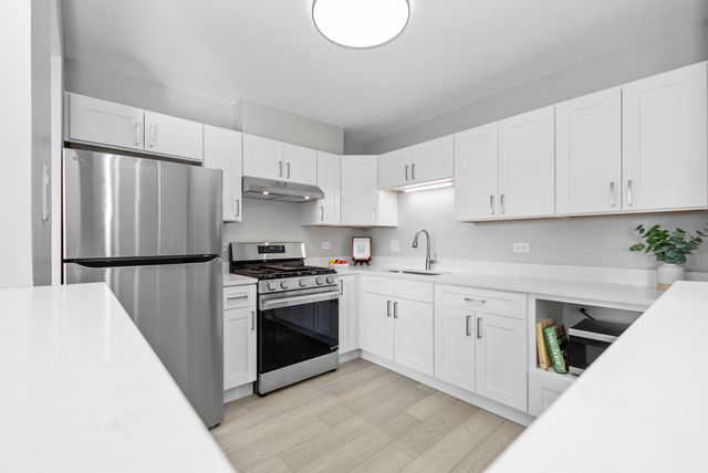 6670 S Brainard Avenue 411, Countryside, IL 60525