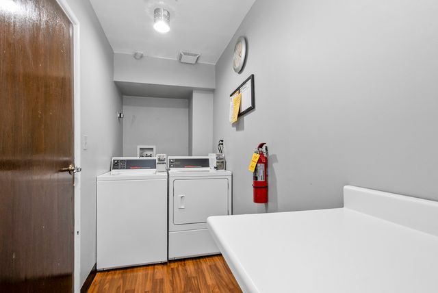 6670 S Brainard Avenue 411, Countryside, IL 60525