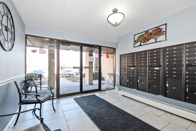 6670 S Brainard Avenue 411, Countryside, IL 60525