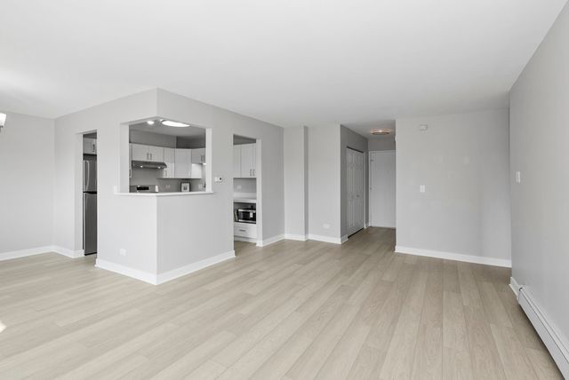 6670 S Brainard Avenue 411, Countryside, IL 60525