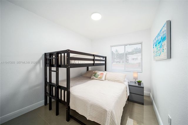 1250 NE 110th St, Miami, FL 33161