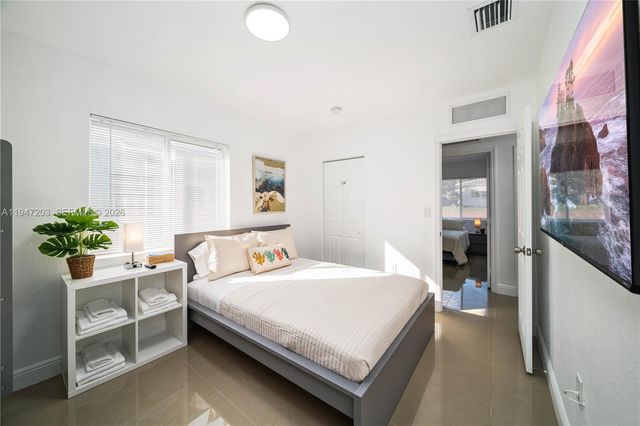 1250 NE 110th St, Miami, FL 33161