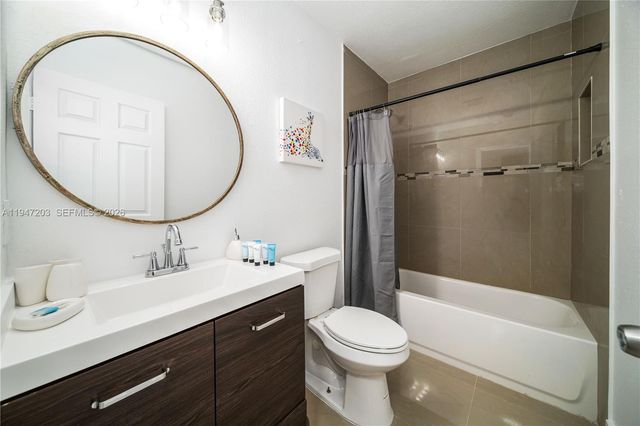 1250 NE 110th St, Miami, FL 33161