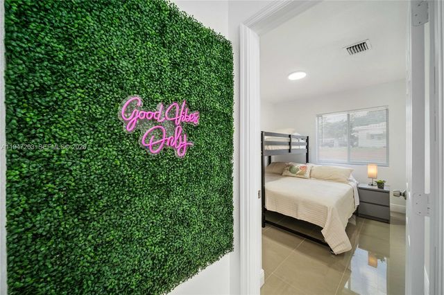 1250 NE 110th St, Miami, FL 33161