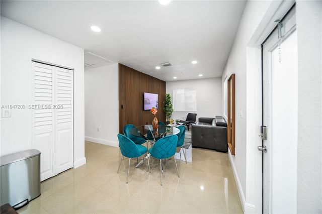 1250 NE 110th St, Miami, FL 33161