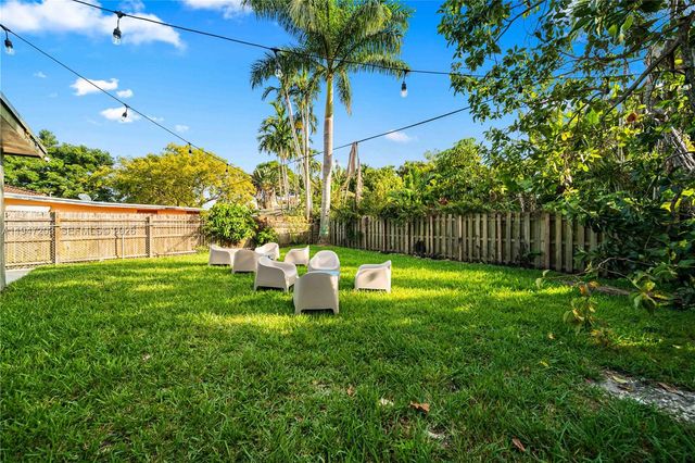 1250 NE 110th St, Miami, FL 33161