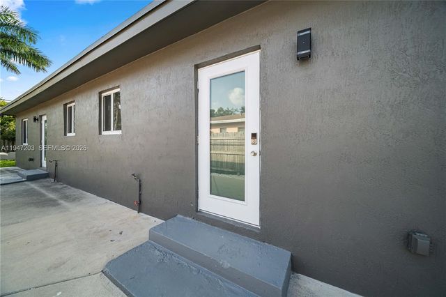 1250 NE 110th St, Miami, FL 33161