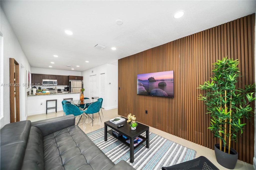 1250 NE 110th St, Miami, FL 33161