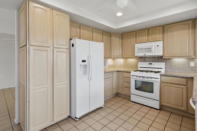 41774 Navarre Court, Palm Desert, CA 92260