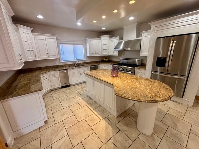 936 Hammerschmidt Avenue, Lombard, IL 60148