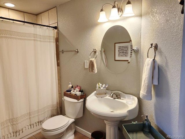 5520 E Thrill Place, Denver, CO 80207