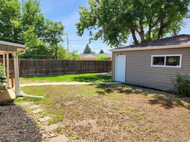5520 E Thrill Place, Denver, CO 80207
