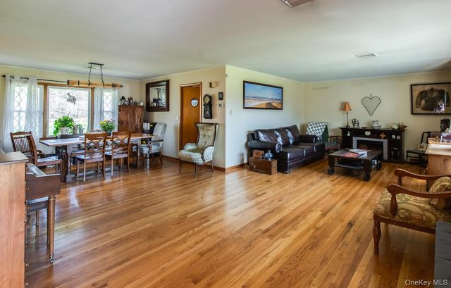 394 Smith Road, Hyde Park, NY 12538