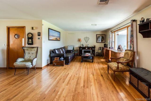 394 Smith Road, Hyde Park, NY 12538