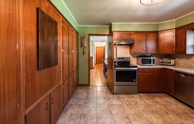 394 Smith Road, Hyde Park, NY 12538